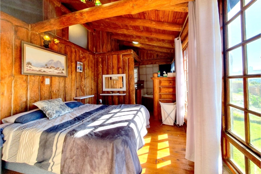 3 Bedroom Property for Sale in Boggomsbaai Western Cape